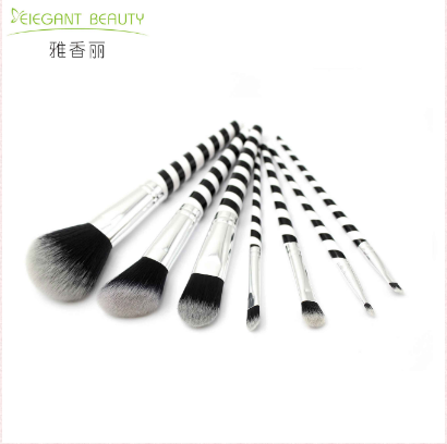 新買的化妝刷需要清洗么，該如何清洗呢？