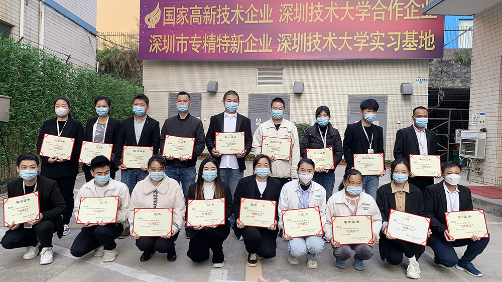 雅香麗化妝用品（深圳）有限公司預(yù)祝大家度過一個平安祥和、喜慶歡樂的元旦假期！